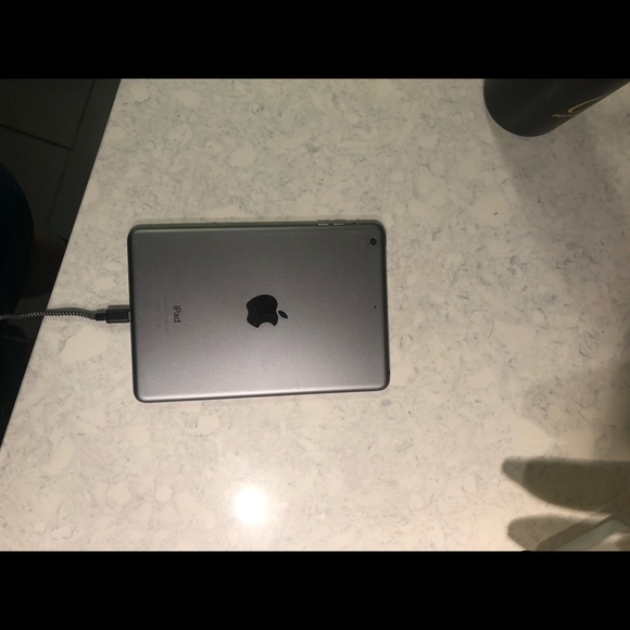 iPad mini - Picture 2 of 6